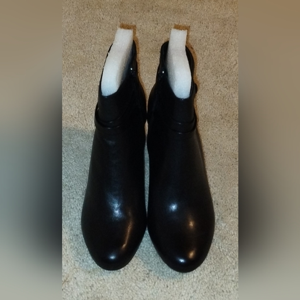 Bella Vita Arlette Booties Size 10. Black Leather, New With Box.